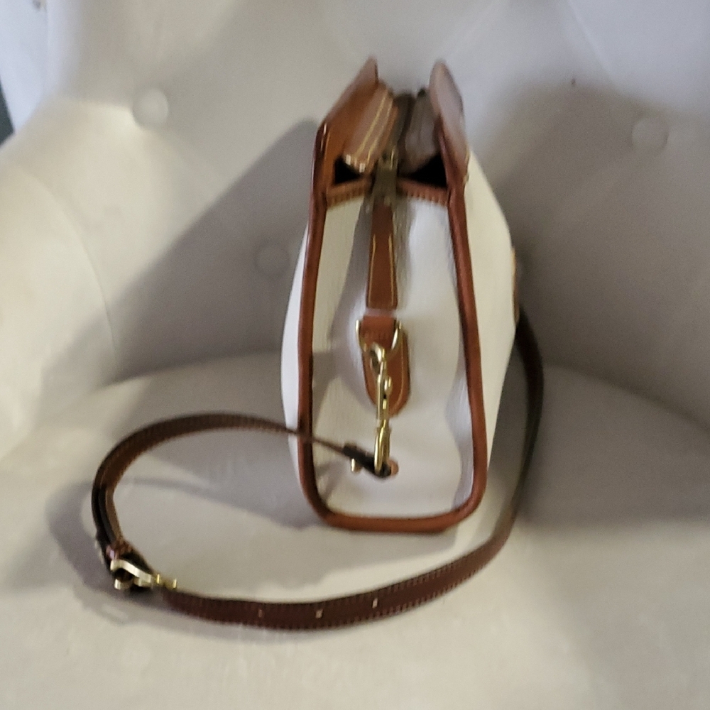 Dooney & Bourke White Leather Bag with Brown Logo - Picture 3 of 15